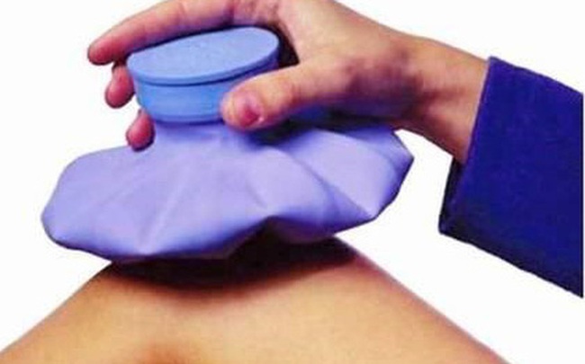 Chườm nóng hay chườm lạnh sẽ nhanh khỏi chấn thương? Phân tích chi tiết của chuyên gia Chườm nóng hay chườm lạnh sẽ nhanh khỏi chấn thương? Phân tích chi tiết của chuyên gia