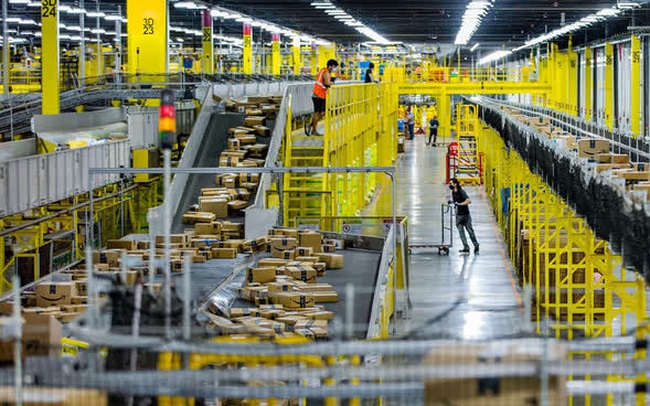 Cách Amazon trở thành công ty 1.000 tỷ USD: Suốt 25 năm sao chép sản phẩm của các nhà buôn, bán với giá rẻ hơn cả nửa, ép họ vào đường cùng, phá sản Cách Amazon trở thành công ty 1.000 tỷ USD: Suốt 25 năm sao chép sản phẩm của các nhà buôn, bán với giá rẻ hơn cả nửa, ép họ vào đường cùng, phá sản