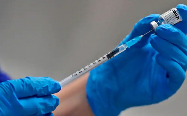 Y tá Mỹ dương tính với SARS-CoV-2 sau hơn một tuần tiêm vaccine Covid-19 Y tá Mỹ dương tính với SARS-CoV-2 sau hơn một tuần tiêm vaccine Covid-19