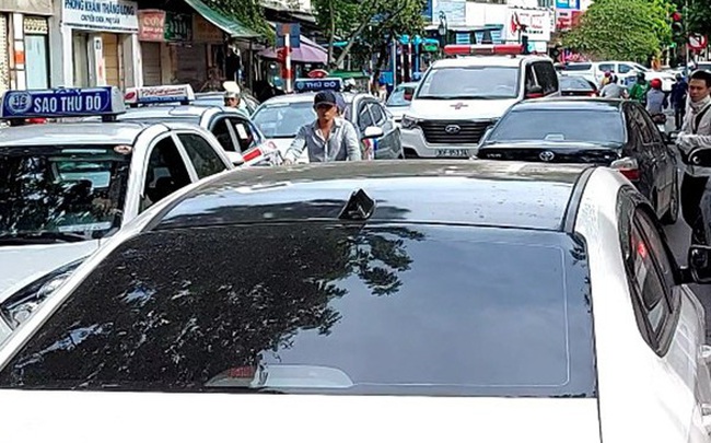 Ám ảnh 'cò xe' lộng hành ở Bệnh viện Việt Đức