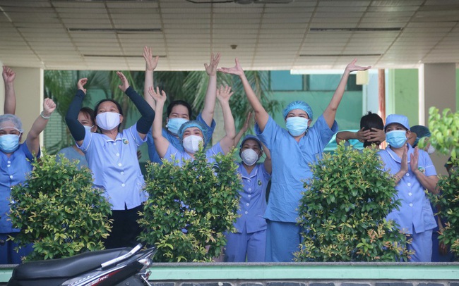 Bệnh viện Đà Nẵng được 'giải phóng' sau gần 1 tháng bị phong tỏa Bệnh viện Đà Nẵng được 'giải phóng' sau gần 1 tháng bị phong tỏa