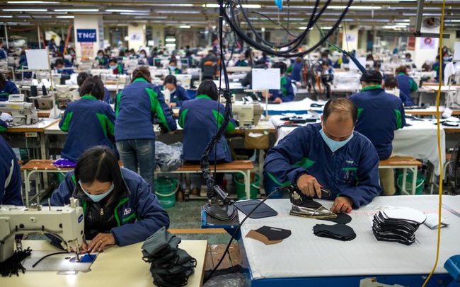 Bloomberg: Dù sụt giảm kinh tế đột ngột do Covid-19, Việt Nam vẫn là "nam châm" hút FDI
