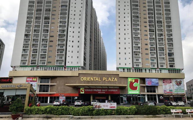 Cưỡng chế tháo dỡ 43 căn hộ xây trái phép tại chung cư Oriental Plaza Tân Phú, Tp.HCM