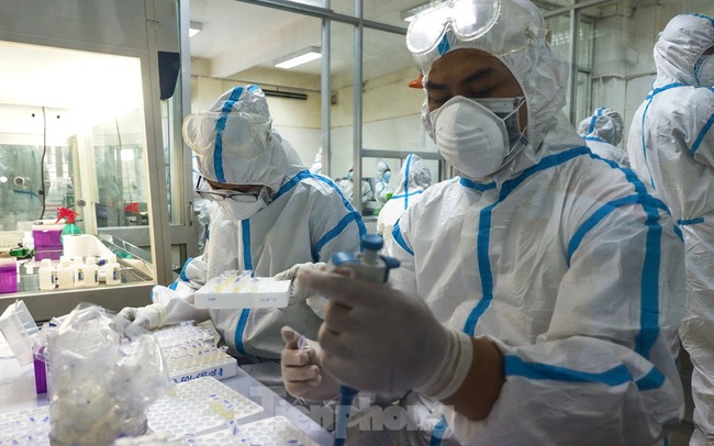 Những 'chiến binh' CDC Đà Nẵng quay cuồng truy vết virus chết người