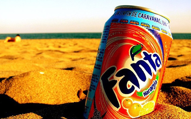 Câu chuyện Fanta: Thứ đồ uống được chế ra nhằm giải khát cơn cuồng Coca-Cola cho người Đức trong thế chiến II Câu chuyện Fanta: Thứ đồ uống được chế ra nhằm giải khát cơn cuồng Coca-Cola cho người Đức trong thế chiến II