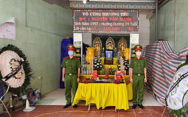 Thăng quân hàm Thượng sỹ cho chiến sỹ cảnh sát cơ động ở Bắc Giang hy sinh khi làm nhiệm vụ Thăng quân hàm Thượng sỹ cho chiến sỹ cảnh sát cơ động ở Bắc Giang hy sinh khi làm nhiệm vụ