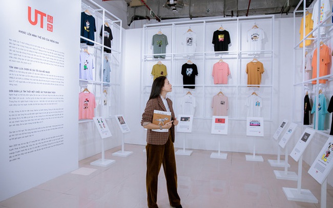Chiếc áo sơ mi trắng và triết lý khác biệt của Uniqlo so với các hãng Fast Fashion: Làm ra một sản phẩm đơn giản nhưng hoàn hảo khó hơn nhiều với việc làm sản phẩm đẹp mà chỉ mặc một mùa Chiếc áo sơ mi trắng và triết lý khác biệt của Uniqlo so với các hãng Fast Fashion: Làm ra một sản phẩm đơn giản nhưng hoàn hảo khó hơn nhiều với việc làm sản phẩm đẹp mà chỉ mặc một mùa