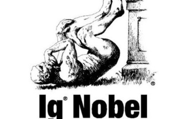 Lễ trao giải IG Nobel 2020: Cho cá sấu hít khí heli, xoay giun đất như chóng chóng và làm dao bằng phân đông lạnh Lễ trao giải IG Nobel 2020: Cho cá sấu hít khí heli, xoay giun đất như chóng chóng và làm dao bằng phân đông lạnh