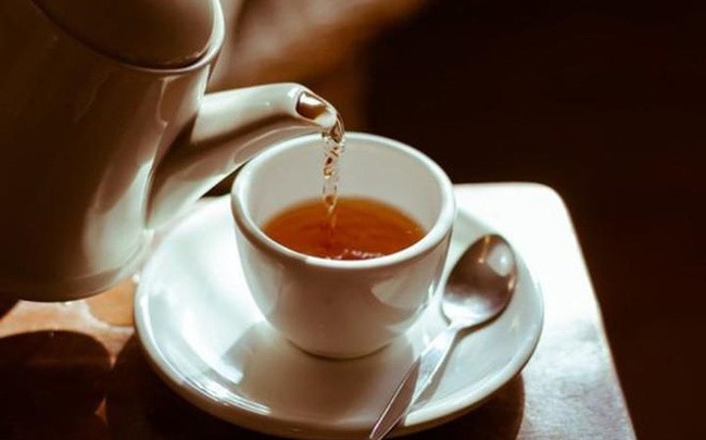 Uống trà thế này chẳng khác nào uống... thuốc độc Uống trà thế này chẳng khác nào uống... thuốc độc