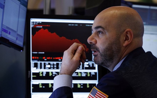 Sắc đỏ tiếp tục bao trùm Phố Wall, cổ phiếu công nghệ 'đuối sức', Dow Jones rớt hơn 500 điểm Sắc đỏ tiếp tục bao trùm Phố Wall, cổ phiếu công nghệ 'đuối sức', Dow Jones rớt hơn 500 điểm