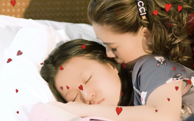 "Nhật ký của mẹ" khiến nhiều bậc phụ huynh giật mình suy ngẫm, liệu tiền bạc có thật sự bù đắp được tuổi thơ con? "Nhật ký của mẹ" khiến nhiều bậc phụ huynh giật mình suy ngẫm, liệu tiền bạc có thật sự bù đắp được tuổi thơ con?