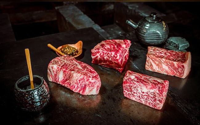 Từ món thịt bình dân của Nhật Bản, bò Wagyu đã trở thành loại thịt đắt đỏ ngang ngửa siêu xe như thế nào? Từ món thịt bình dân của Nhật Bản, bò Wagyu đã trở thành loại thịt đắt đỏ ngang ngửa siêu xe như thế nào?