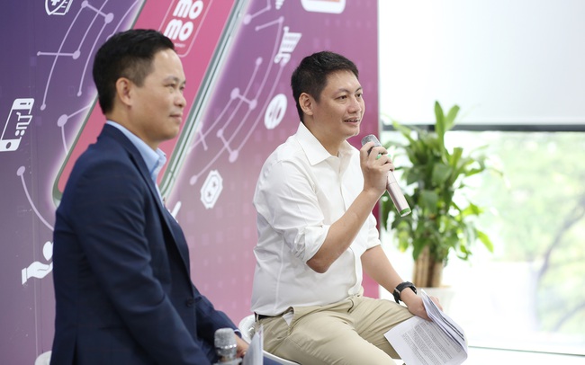 Đồng Tổng giám đốc MoMo: Hai bằng thạc sỹ tại Mỹ, từng đứng phát tờ rơi ở miền Tây và triết lý "xô cát thủng" để giữ chân khách hàng Đồng Tổng giám đốc MoMo: Hai bằng thạc sỹ tại Mỹ, từng đứng phát tờ rơi ở miền Tây và triết lý "xô cát thủng" để giữ chân khách hàng