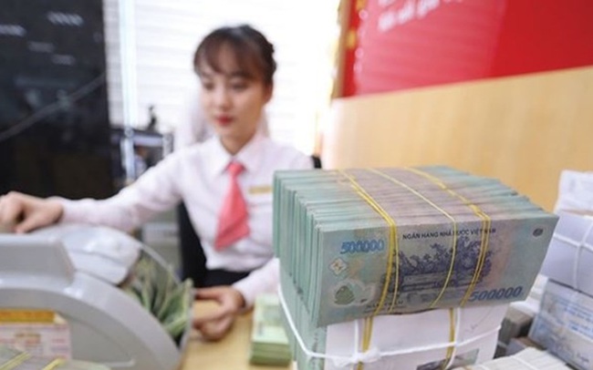 Nhiều ngân hàng khóa “room” ngoại để tính chuyện đường dài
