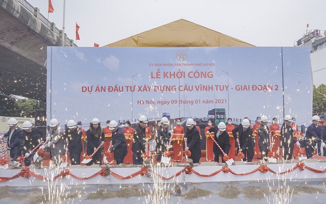 Hà Nội khởi công dự án đầu tư xây dựng cầu Vĩnh Tuy giai đoạn 2 hơn 2.500 tỷ đồng, dự kiến thông xe vào năm 2022 Hà Nội khởi công dự án đầu tư xây dựng cầu Vĩnh Tuy giai đoạn 2 hơn 2.500 tỷ đồng, dự kiến thông xe vào năm 2022