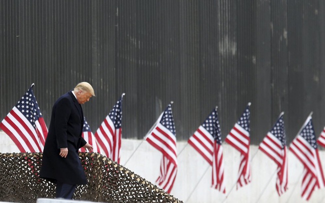Tổng thống Trump xuất hiện ‘cô đơn’ trong video đầu tiên sau khi bị Hạ viện luận tội Tổng thống Trump xuất hiện ‘cô đơn’ trong video đầu tiên sau khi bị Hạ viện luận tội