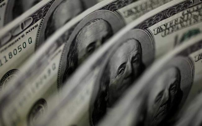 Bloomberg: Từ 'hầm trú ẩn an toàn', đồng USD trở thành khoản đặt cược không thể thiếu với nhà đầu tư