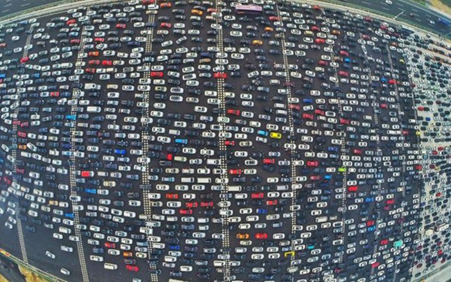 Hình ảnh lúc tắc đường vào giờ cao điểm ở các quốc gia trên thế giới: Đúng là mỗi nước mỗi khác, giao thông Việt Nam chưa hẳn tệ nhất