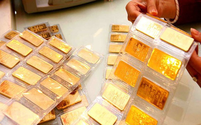 Giá vàng thế giới vượt 1.900 USD/ounce, trong nước cũng tăng mạnh