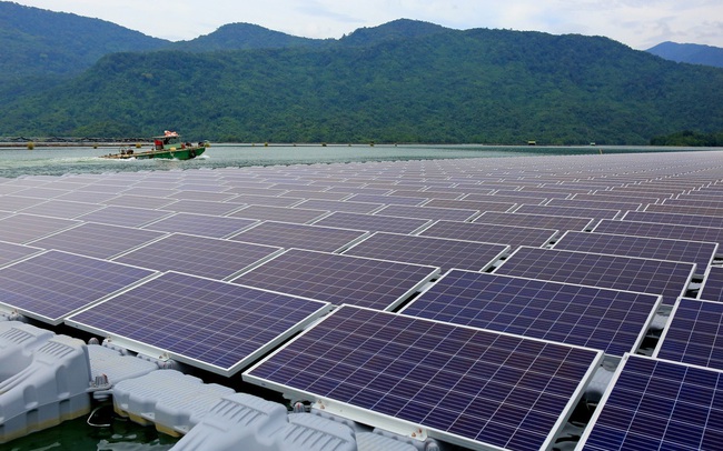 Nhà nhà chạy deadline: 4.600MWp công suất điện mặt trời áp mái hoàn thành trong 1 tuần – tương đương việc xây thêm Thủy điện Hòa Bình & Sơn La