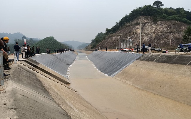 Vụ kênh 4.300 tỉ đứt gãy giữa mùa khô: Thông dòng sau 7 ngày khắc phục Vụ kênh 4.300 tỉ đứt gãy giữa mùa khô: Thông dòng sau 7 ngày khắc phục