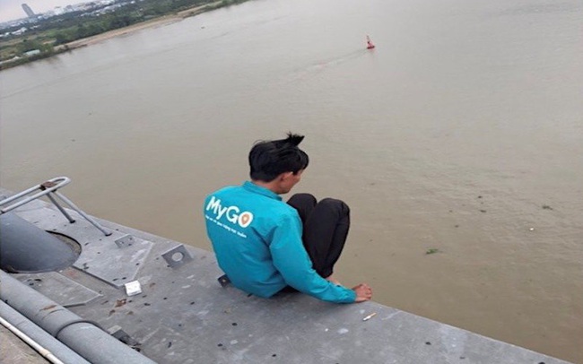 Thua chứng khoán, thanh niên đến cầu Cần Thơ định tự tử Thua chứng khoán, thanh niên đến cầu Cần Thơ định tự tử