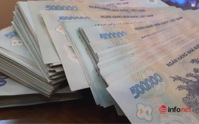 Sẵn hơn 2 tỷ đồng, năm nay tôi nên đầu tư vào bất động sản hay chứng khoán? Sẵn hơn 2 tỷ đồng, năm nay tôi nên đầu tư vào bất động sản hay chứng khoán?