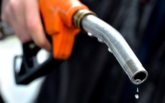 Giá xăng tăng mạnh gần 1.000 đồng/lít, lên mức cao nhất trong 7 năm