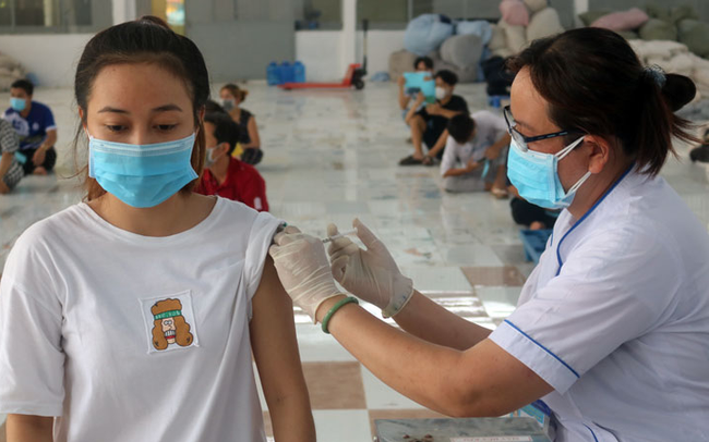 Liều lượng và hiệu quả vaccine cho trẻ em từ 15-18 tuổi có gì khác với người lớn?