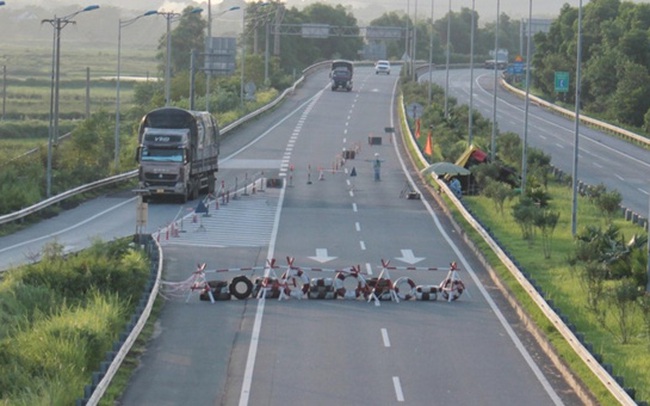 Xem xét, xử lý phản ánh về thu phí trên cao tốc và giá sàn vé máy bay