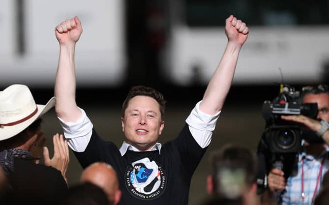 Elon Musk đang là số 1 về mọi thứ: Là người giàu nhất hành tinh, sở hữu 2 công ty, 1 là nhà sản xuất xe điện lớn nhất, 1 là công ty hàng không vũ trụ giá trị nhất thế giới