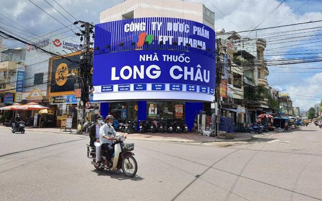 Đối thủ trả giá hơn 20% để thuê lại mặt bằng sau lùm xùm của Thế giới Di động: Xếp thứ 2 ngành ICT, tiên phong khai thác lợi nhuận Apple Fan và sớm “hái quả” từ chuỗi dược Đối thủ trả giá hơn 20% để thuê lại mặt bằng sau lùm xùm của Thế giới Di động: Xếp thứ 2 ngành ICT, tiên phong khai thác lợi nhuận Apple Fan và sớm “hái quả” từ chuỗi dược