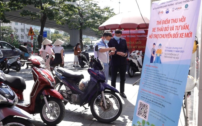Cận cảnh điểm đo khí thải, đổi xe máy cũ lấy xe mới ở Hà Nội