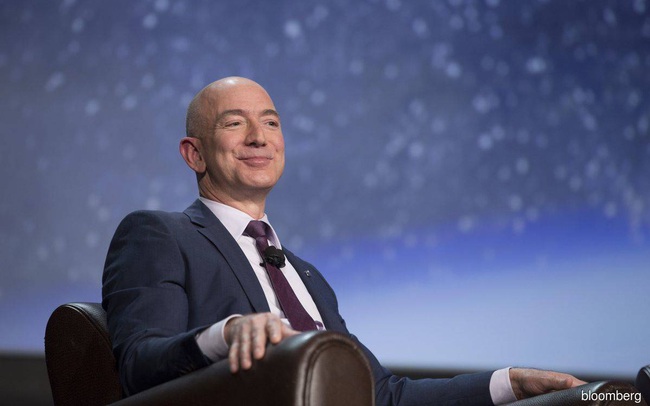 Jeff Bezos, gia tộc Rockefeller và giới siêu giàu tuyên bố chi hàng trăm tỷ đô để 'cứu thế giới'