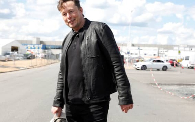 Elon Musk “đe nẹt” quản lý trước toàn bộ nhân viên Tesla vì vấn đề nghe nhạc lúc làm việc