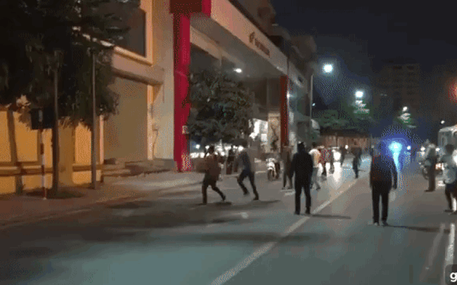 Hà Nội: Vây bắt hơn 40 "quái xế" độ tuổi học sinh náo loạn đường phố trong đêm
