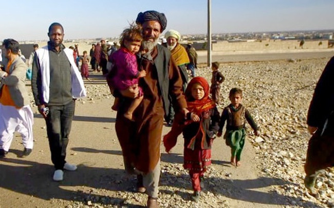 Tuyệt vọng vì tiền, các gia đình Afghanistan phải gả bán con gái nhỏ để tránh cả nhà chết đói