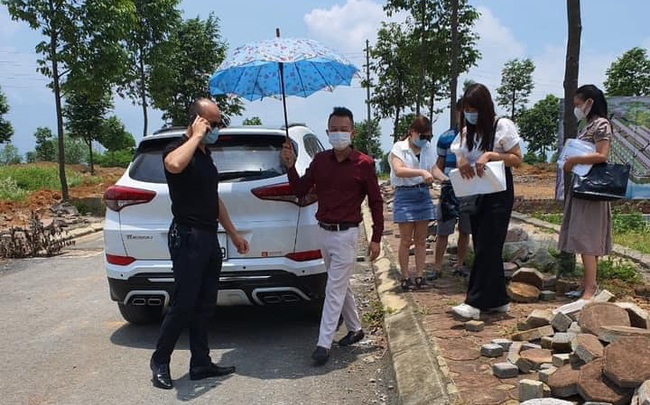 Bán vàng chạy theo ‘sốt đất’, nhà đầu tư đứng ngồi không yên
