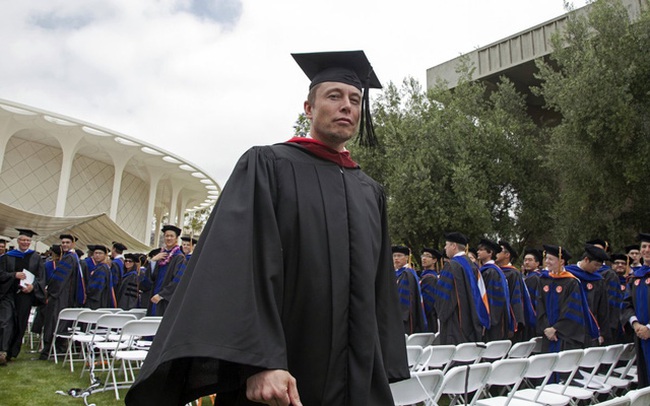Elon Musk khẳng định chắc nịch: 'Học đại học chỉ để cho vui thôi'