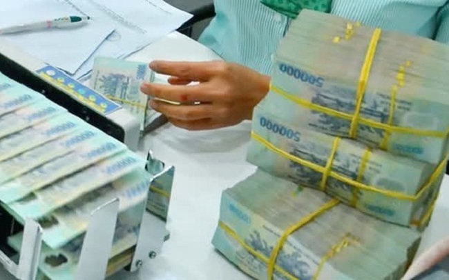 Lãi suất tiền gửi tiếp đà giảm, ngân hàng lớn dẫn đầu giảm trước