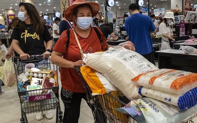 Hình ảnh các siêu thị náo loạn như ngày tận thế hé lộ "tử huyệt" của Trung Quốc: An ninh lương thực