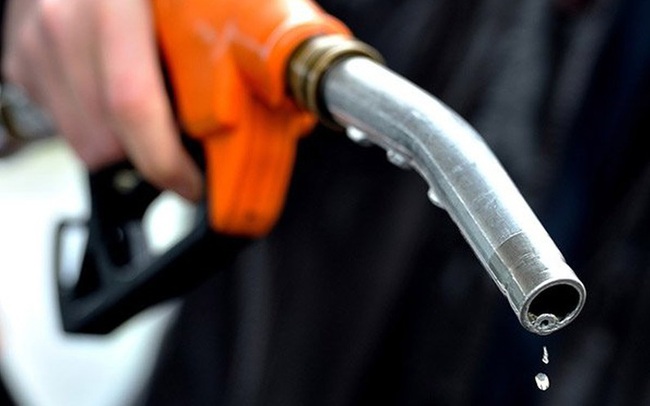 Giá xăng tiếp tục giảm mạnh hơn 1.100 đồng/lít