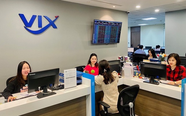 Dồn dập tăng vốn, Chứng khoán VIX lại muốn chào bán thêm gần 275 triệu cổ phiếu giá 15.000 đồng, vốn điều lệ dự kiến lên gần 5.500 tỷ đồng Dồn dập tăng vốn, Chứng khoán VIX lại muốn chào bán thêm gần 275 triệu cổ phiếu giá 15.000 đồng, vốn điều lệ dự kiến lên gần 5.500 tỷ đồng