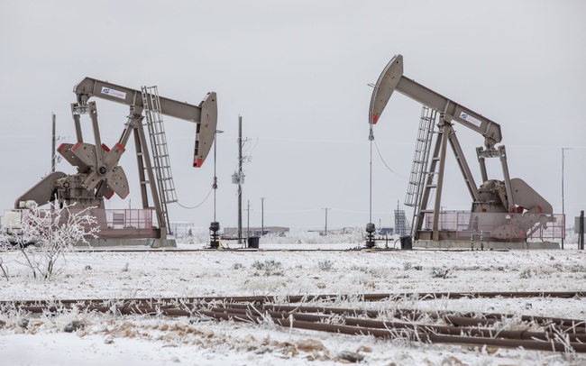 Bloomberg: Thị trường dầu mỏ thế giới rơi vào khủng hoảng do bão tuyết nghiêm trọng tại Mỹ