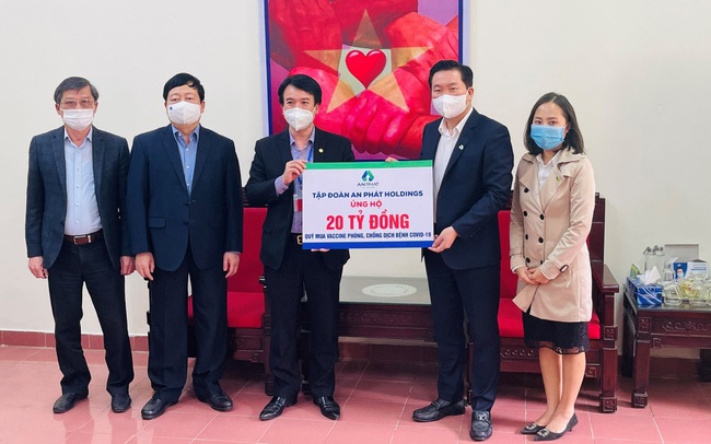 An Phát Holdings tiếp tục trao tặng thêm 20 tỷ đồng hỗ trợ Hải Dương mua vaccine phòng chống COVID-19 An Phát Holdings tiếp tục trao tặng thêm 20 tỷ đồng hỗ trợ Hải Dương mua vaccine phòng chống COVID-19