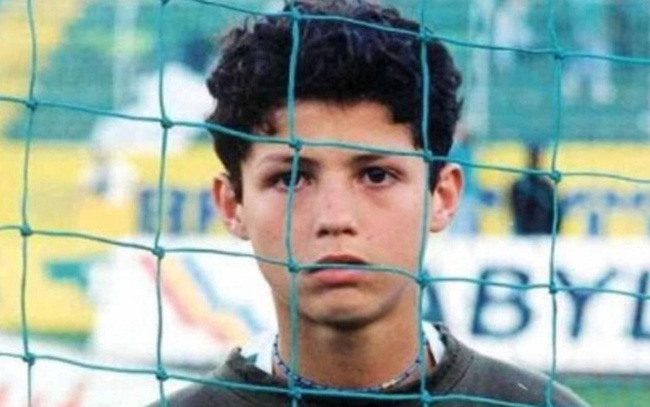 Ronaldo tuổi 36: Hành trình từ cậu bé nghèo đến triệu phú thể thao Ronaldo tuổi 36: Hành trình từ cậu bé nghèo đến triệu phú thể thao
