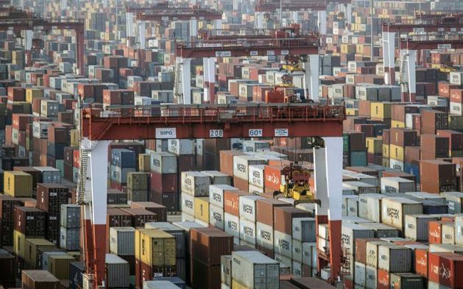 financial times cang trung quoc tranh gianh nhau container xuat khau dinh tre giao hang cham tre va gia ca tang cao