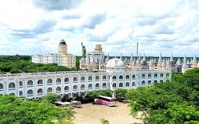 Sự thật về "cung điện" hoành tráng đến nghẹt thở, độc nhất vô nhị ở miền Tây Sự thật về "cung điện" hoành tráng đến nghẹt thở, độc nhất vô nhị ở miền Tây