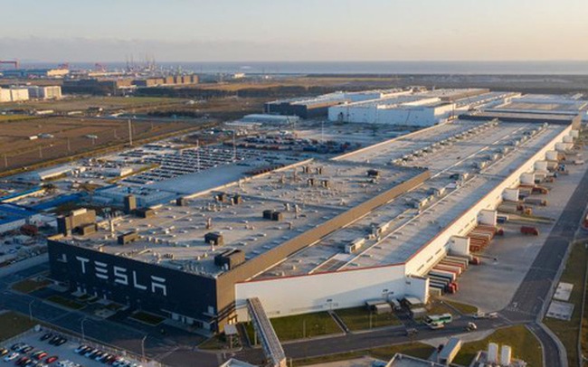 Bên trong siêu nhà máy Tesla Thượng Hải: Chủ tịch ngồi cạnh dây chuyền sản xuất, mọi thứ tự động hóa tối đa, dấu vết từng con ốc đều có thể truy xuất Bên trong siêu nhà máy Tesla Thượng Hải: Chủ tịch ngồi cạnh dây chuyền sản xuất, mọi thứ tự động hóa tối đa, dấu vết từng con ốc đều có thể truy xuất