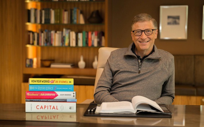 Dù đi du lịch, Bill Gates vẫn dành 3 tiếng/ngày để đọc sách: Đây là 3 tác phẩm hấp dẫn khiến ông không thể rời mắt tại thời điểm hiện tại
